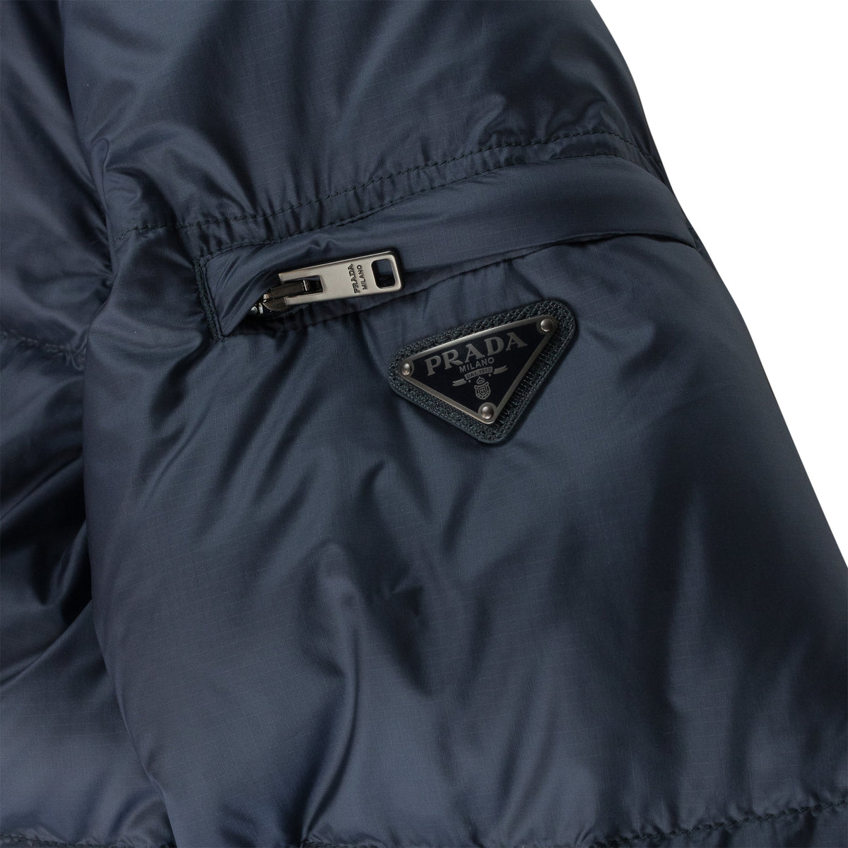TRIANGLE LOGO PUFFER COAT NAVY/RED PUFFER Jacket