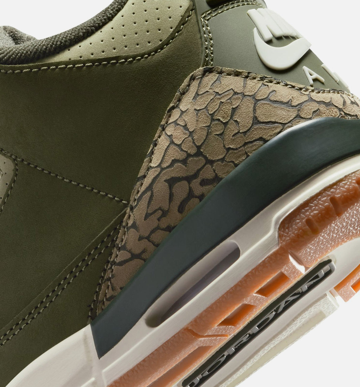 Air Jordan 3 Retro Medium Olive Grade School Lifestyle Shoe – Medium Olive/Sequoia/Neutral Olive/Sail
