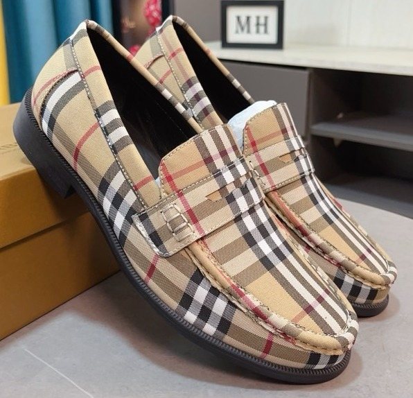Burberry Men's Beige Check Plaid Loafers