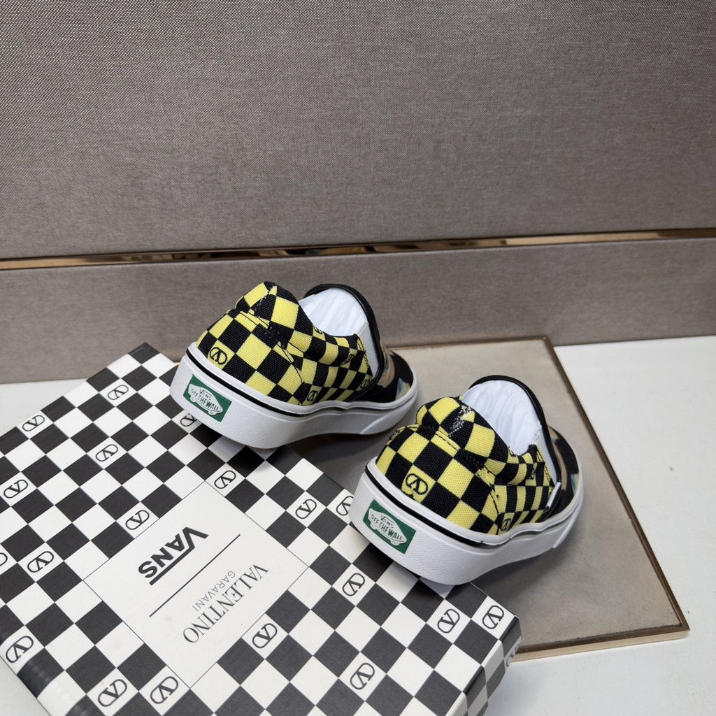 Vans Men's Teddy Bear Print Slip-On Shoes - Black, Yellow & White