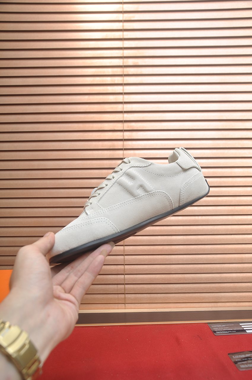 Hermès Off-White Low-Top Sneakers